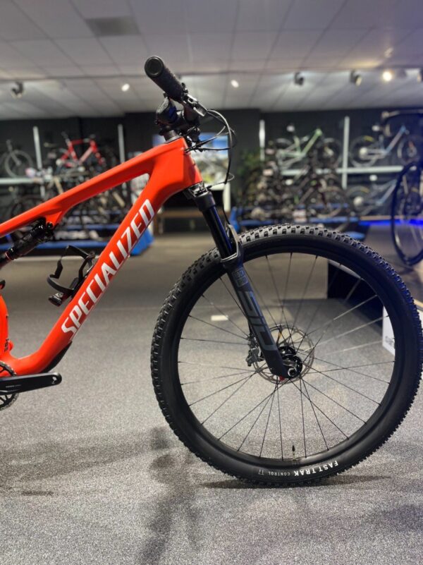 Specialized Epic 8 Comp Deep Orange/ White L 2025 - Afbeelding 2